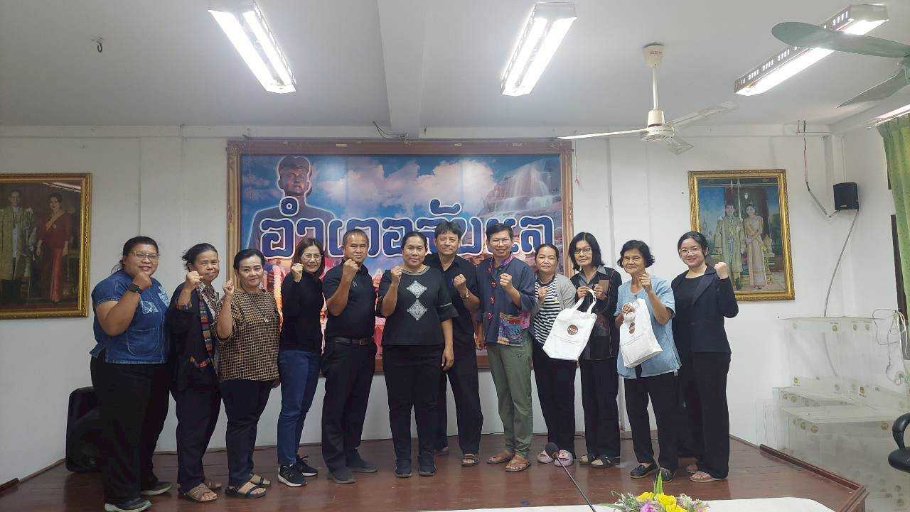 นายอำเภอลับแล เป็นประธานกล่าวเปิดการอบรมโครงการพัฒนาศักยภาพเครือข่ายกลุ่มอาชีพ และผู้ผลิต ผู้ประกอบการ หนึ่งตำบล หนึ่งผลิตภัณฑ์ ระดับอำเภอ