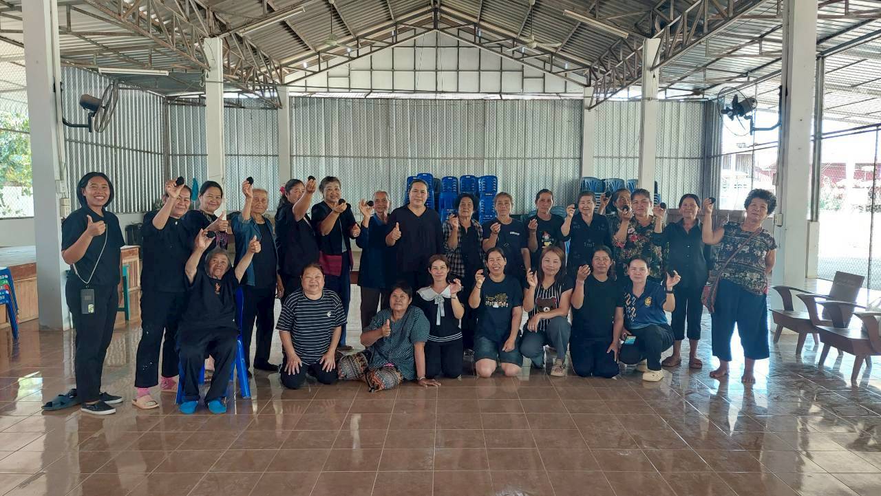 สพอ.ลับแล ดำเนินโครงการส่งเสริมประชาชนเป้าหมายเข้าถึงแหล่งทุน (โครงการแก้ไขปัญหาความยากจน) หมู่ 5 บ้านห้วยไร่ ตำบลทุ่งยั้ง อำเภอลับแล ครั้งที่ 2 อบรมการทำไข่เค็มดินสอพอง