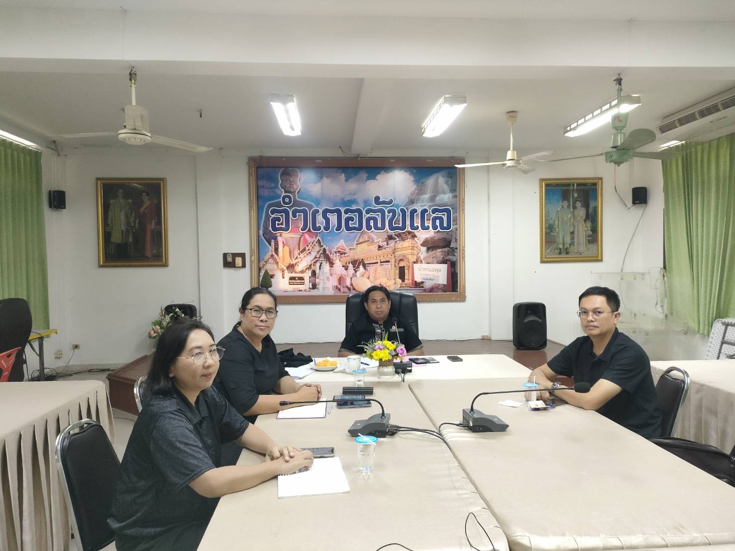 นายอำเภอลับแลร่วมประชุมโครงการ "ด้วยจงรักและภักดี"  สร้างประโยชน์ให้ชุมชน ประชาชนมีความสุข