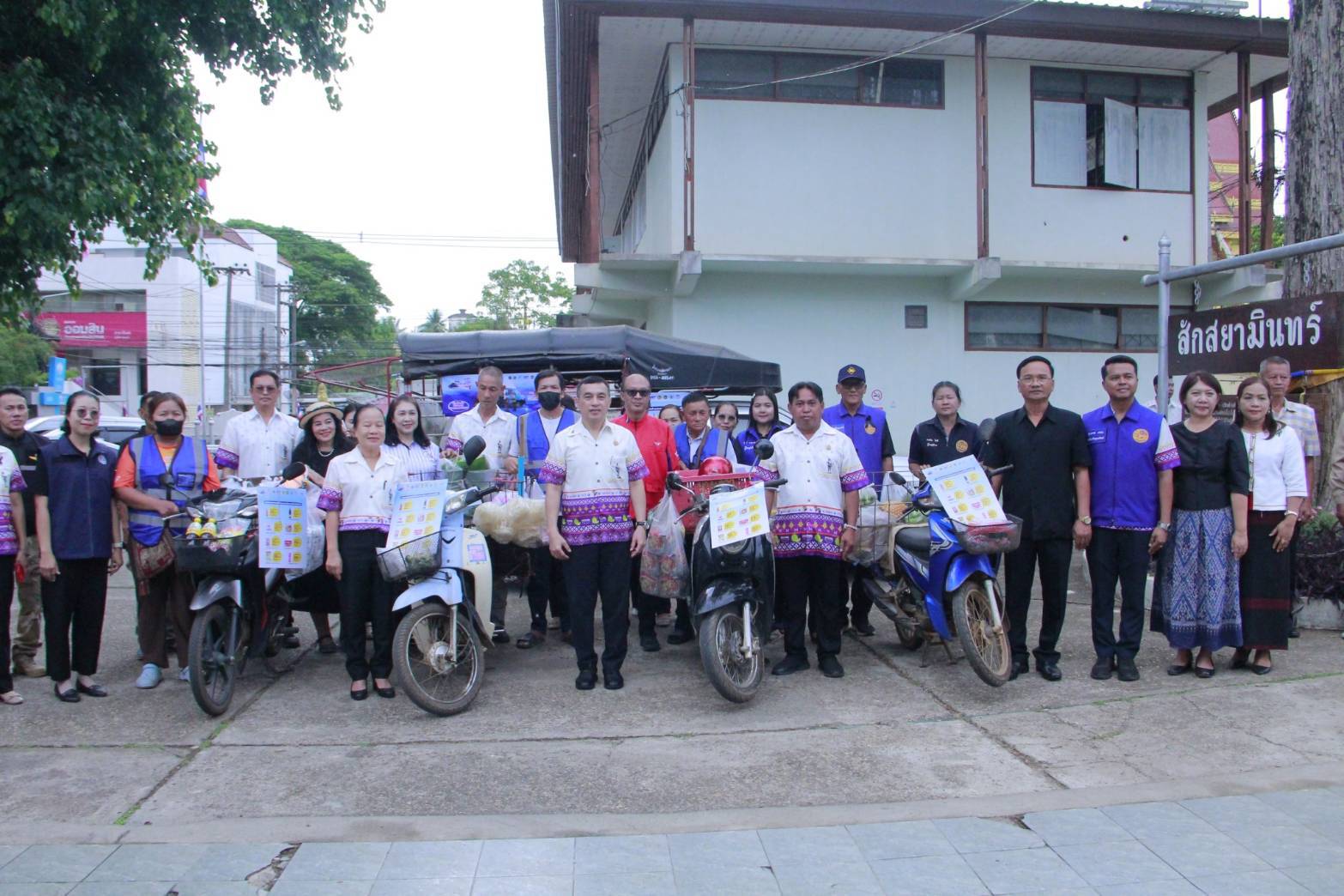 ผู้ว่าราชการจังหวัดอุตรดิตถ์ เป็นประธานเปิดกิจกรรม Kick-off “ไทยช่วยไทย” ลดภาระค่าครองชีพผ่านเครือข่ายรถพุ่มพวง