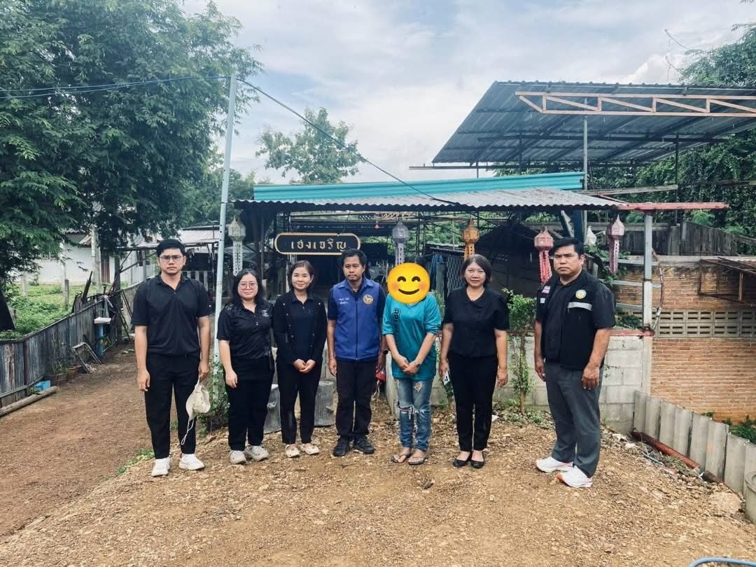 พัฒนาการอำเภอลับแล ลงพื้นที่เยี่ยมเยียนครัวเรือนตกเกณฑ์ด้านที่อยู่อาศัย บ้านปากทางเหนือ หมู่ 13 ตำบลฝายหลวง